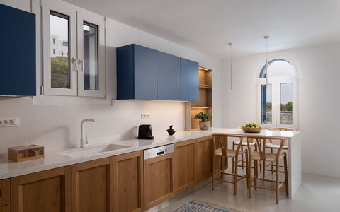 Villa Ioan: Meubilair, Interieur Ontwerp, Cabinetry, Flooring, Keuken, Countertop, Kast, Beits, Toestel Van De Keuken, Wastafel