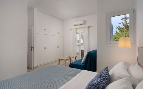 Villa Ioan: Meubilair, Flooring, Interieur Ontwerp, Verdieping, Appartement, Huis, Plafond, Kamer, Slaapkamer, Bed