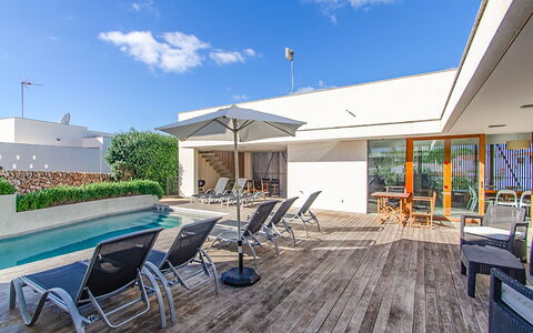 Villa Esplendida: Zwembad, Toevlucht, Flooring, Verdieping, Appartement, Samengesteld Materiaal, Eco Hotel, Stoel, Schaduw, Hotel