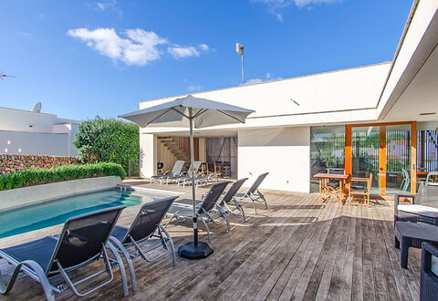 Villa Esplendida: Zwembad, Toevlucht, Flooring, Verdieping, Appartement, Samengesteld Materiaal, Eco Hotel, Stoel, Schaduw, Hotel