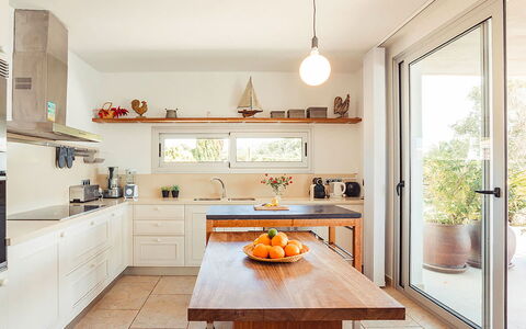Villa Neper: Meubilair, Interieur Ontwerp, Countertop, Keuken, Flooring, Hout, Cabinetry, Verdieping, Huis, Plafond