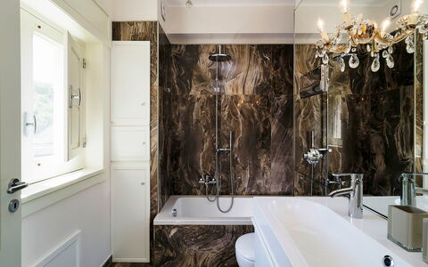 Blue Star Villa: Muur, Interieur Ontwerp, Loodgieterswerkinrichting, Badkamer, Bad, Kraan, Flooring, Wastafel, Loodgieter, Verdieping