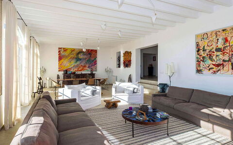 Finca Design: Meubilair, Bankstel, Muur, Interieur Ontwerp, Flooring, Verdieping, Woonkamer, Tafel, Appartement, Huis