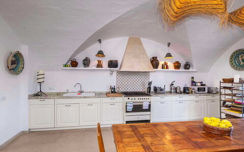 Finca Design: Interieur Ontwerp, Flooring, Meubilair, Keuken, Plafond, Verlichting, Verdieping, Kamer, Countertop, Tegel