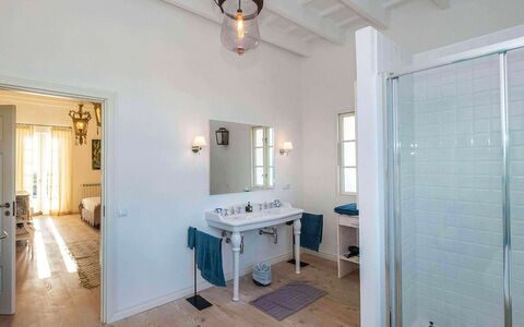 Finca Design: Muur, Flooring, Interieur Ontwerp, Verdieping, Plafond, Loodgieterswerkinrichting, Meubilair, Deur, Badkamer, Huis