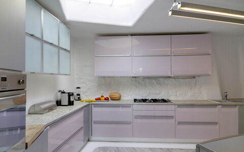 Villa Rocky: Keuken, Toestel Van De Keuken, Countertop, Major Appliance, Cabinetry, Interieur Ontwerp, Meubilair, Huis, Flooring, Fornuis