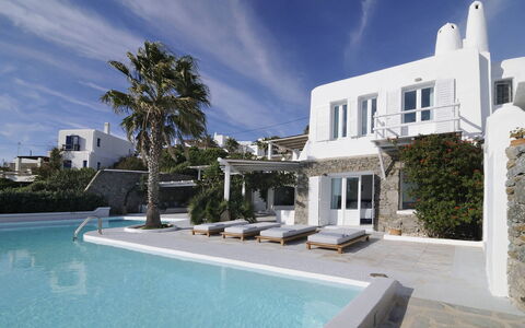 Villa Andy: Zwembad, Toevlucht, Landgoed, Villa, Balkon, Herenhuis, Hotel, Eco Hotel