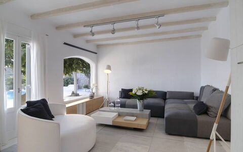 Villa Andy: Meubilair, Interieur Ontwerp, Bankstel, Flooring, Muur, Verdieping, Woonkamer, Huis, Kamer, Plafond