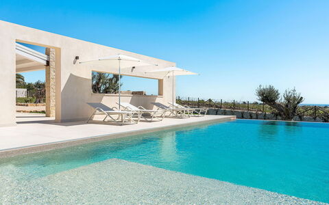 Villa Bruna: Blauw, Zwembad, Samengesteld Materiaal, Toevlucht, Schaduw, Ontwerp, Tropen, Villa, Eco Hotel, Buitenmeubels