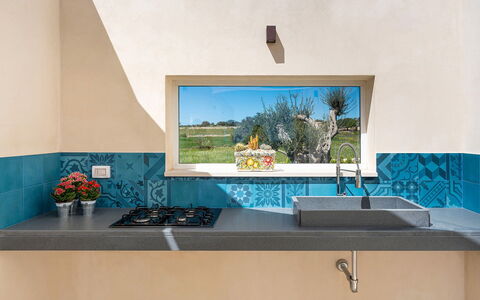 Villa Bruna: Blauw, Muur, Keuken, Countertop, Tegel, Verf, Beton, Natuurlijk Materiaal, Kamerplant, Beits