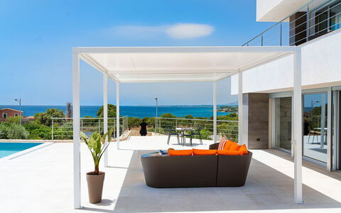 Villa Silvia: Buitenmeubels, Schaduw, Outdoor Structuur, Patio, Pergola, Stoel, Zwembad, Bloempot, Paviljoen, Luifel