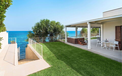 Villa Sea Star: Veranda, Schaduw, Tuin, Landscaping, Landgoed, Werf, Eco Hotel, Balkon, Backyard, Toevlucht