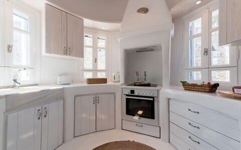 Seaside Villa: Interieur Ontwerp, Plafond, Flooring, Countertop, Cabinetry, Keuken, Verdieping, Huis, Kamer, Loodgieterswerkinrichting