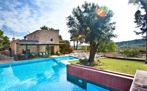 Villa Matarel: Blauw, Zwembad, Samengesteld Materiaal, Toevlucht, Eco Hotel, Hacienda, Landgoed, Villa, Thermae, Hotel