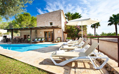 Villa Matarel: Zwembad, Buitenmeubels, Toevlucht, Ligstoel, Eco Hotel, Schaduw, Landgoed, Paraplu, Stoel, Villa