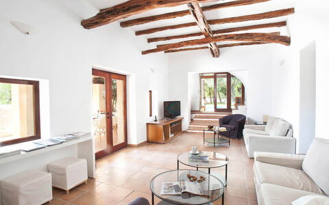 Villa Matarel: Meubilair, Flooring, Hout, Interieur Ontwerp, Verdieping, Huis, Kamer, Plafond, Woonkamer, Tafel