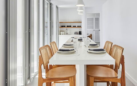 Haleine Suite: Meubilair, Flooring, Interieur Ontwerp, Verdieping, Stoel, Tafel, Hout, Eetkamer, Keuken En Eettafel, Houten Vloer