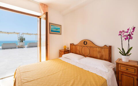 Relais Nike: Meubilair, Interieur Ontwerp, Zee, Toevlucht, Appartement, Stoel, Oceaan, Hotel, Kust, Bed