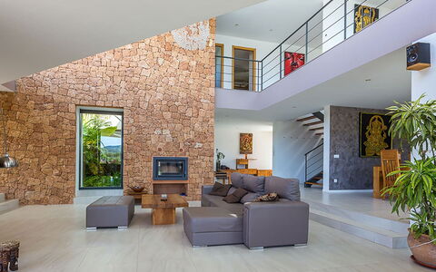 Villa Castiglioni: Muur, Flooring, Hout, Interieur Ontwerp, Verdieping, Huis, Plafond, Meubilair, Woonkamer, Stoel