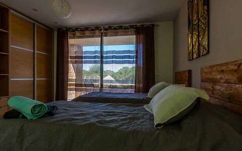 Villa Castiglioni: Bed, Meubilair, Interieur Ontwerp, Bedding, Slaapkamer, Laken, Kamer, Hout, Verdieping, Flooring