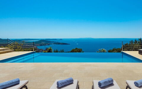Villa Beleza: Blauw, Water, Zwembad, Toevlucht, Kust En Oceanic Landvormen, Zee, Tropen, Buitenmeubels, Oceaan, Eco Hotel