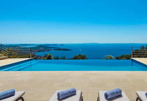 Villa Beleza: Blauw, Water, Zwembad, Toevlucht, Kust En Oceanic Landvormen, Zee, Tropen, Buitenmeubels, Oceaan, Eco Hotel