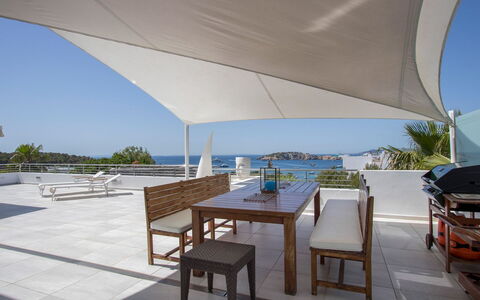 Villa Ilona: Meubilair, Buitenmeubels, Stoel, Schaduw, Tafel, Buitentafel, Plafond, Balkon, Keuken En Eettafel, Outdoor Structuur