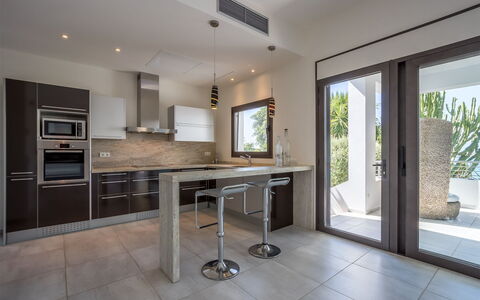 Villa Ilona: Meubilair, Interieur Ontwerp, Flooring, Keuken, Countertop, Hout, Verdieping, Plafond, Huis, Cabinetry