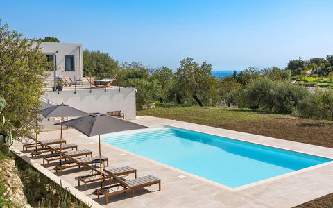 Villa Arcobaleno: Blauw, Zwembad, Toevlucht, Buitenmeubels, Samengesteld Materiaal, Eco Hotel, Ligstoel, Schaduw, Landgoed, Stoel