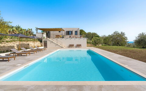 Villa Arcobaleno: Blauw, Zwembad, Toevlucht, Eco Hotel, Vrije Tijd, Landgoed, Buitenmeubels, Badplaats, Villa, Tropen