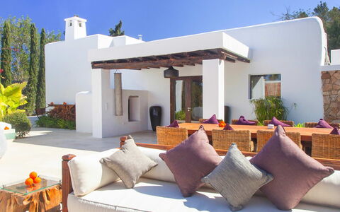Villa Blueberry: Meubilair, Huis, Stoel, Interieur Ontwerp, Tafel, Bloempot, Kamerplant, Woonkamer, Tuin, Toevlucht