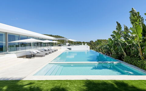 Villa Splendente: Zwembad, Toevlucht, Samengesteld Materiaal, Buitenmeubels, Eco Hotel, Ligstoel, Schaduw, Hotel, Vrije Tijd, Villa