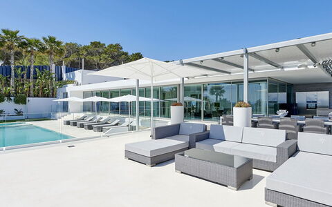 Villa Splendente: Zwembad, Toevlucht, Buitenmeubels, Samengesteld Materiaal, Schaduw, Stoel, Hotel, Eco Hotel, Ligstoel, Ontwerp