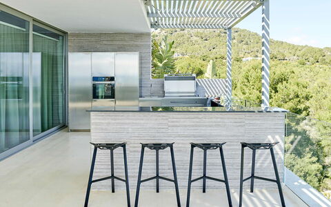 Villa Splendente: Meubilair, Interieur Ontwerp, Keuken, Flooring, Stoel, Verdieping, Barkruk, Plafond, Metaal