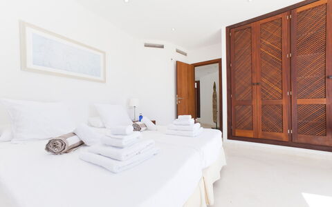Villa Alessia: Interieur Ontwerp, Verdieping, Plafond, Appartement, Bed, Slaapkamer, Beits, Hotel, Bedding, Hardwood