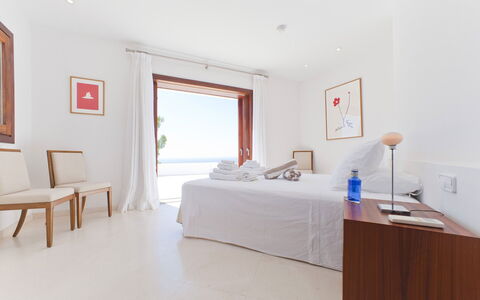 Villa Alessia: Meubilair, Appartement, Stoel, Hardwood, Hotel, Bed, Linens, Toevlucht, Woonkamer, Balkon