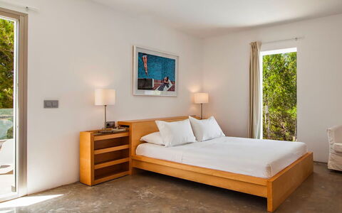 Villa Bacio: Meubilair, Bed, Slaapkamer, Interieur Ontwerp, Hout, Flooring, Verdieping, Bedding, Laken, Huis