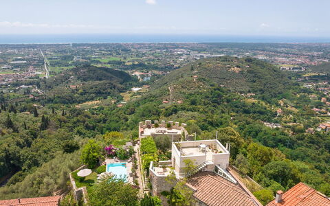 La Rocca di Monteggiori: Vogelperspectief, Landschap, Luchtfotografie, Landelijk Gebied, Heuvel Station, Menselijke Nederzetting, Toeristische Attractie, Dorp, Voorstad, Bergdorp