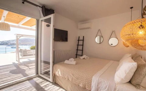 Villa Waves: Meubilair, Huis, Appartement, Balkon, Schaduw, Beits, Stoel, Buitenmeubels, Kamerplant, Hotel