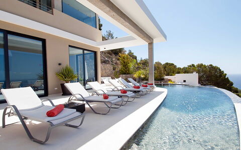 Villa Lola: Buitenmeubels, Villa, Toevlucht, Zwembad, Hotel, Balkon
