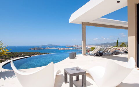 Villa Lola: Toevlucht, Meubilair, Zwembad, Stoel, Villa, Eco Hotel, Hotel, Buitenmeubels, Schaduw, Badplaats