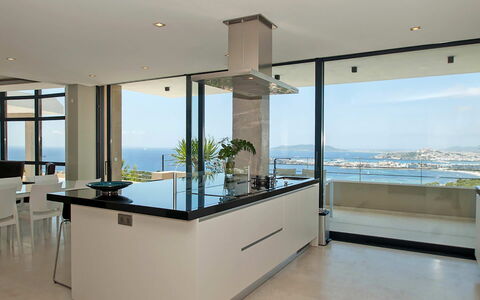 Villa Lola: Meubilair, Interieur Ontwerp, Flooring, Verdieping, Keuken, Plafond, Hout, Stoel, Countertop, Tafel