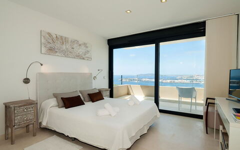 Villa Lola: Meubilair, Bed, Interieur Ontwerp, Appartement, Slaapkamer, Verdieping, Zee, Toevlucht, Stoel, Bedding