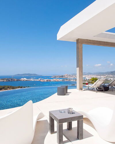 Villa Lola: Toevlucht, Meubilair, Zwembad, Stoel, Villa, Eco Hotel, Hotel, Buitenmeubels, Schaduw, Badplaats
