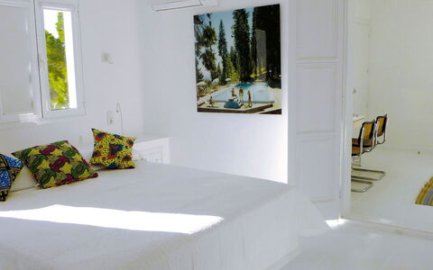 Villa Jules: Meubilair, Interieur Ontwerp, Muur, Slaapkamer, Bed, Verdieping, Kamer, Flooring, Textiel, Huis