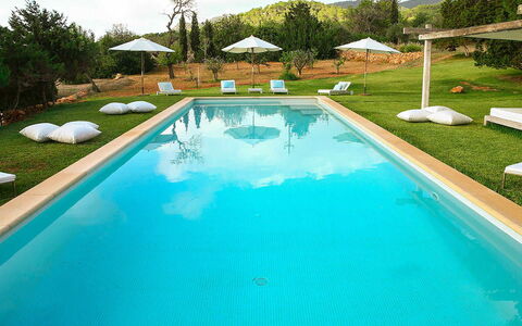 Villa Bouquet: Zwembad, Blauw, Toevlucht, Thermae, Vrije Tijd, Waterpartij, Eco Hotel, Ligstoel, Buitenmeubels, Tuin