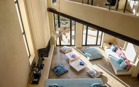 Villa Bouquet: Interieur Ontwerp, Meubilair, Flooring, Verdieping, Bankstel, Hout, Woonkamer, Verlichting, Huis, Appartement