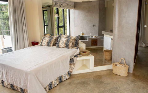 Villa Bouquet: Bed, Meubilair, Bedding, Slaapkamer, Interieur Ontwerp, Laken, Hout, Linens, Verdieping, Flooring