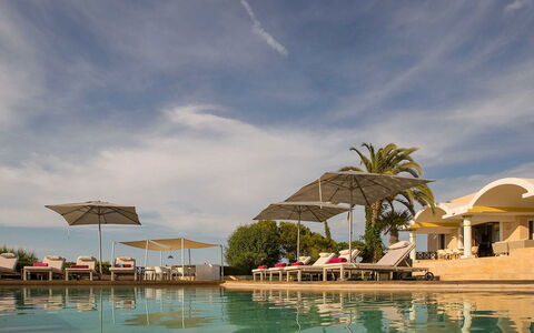 West Coast: Zwembad, Paraplu, Toevlucht, Ligstoel, Buitenmeubels, Hacienda, Eco Hotel, Villa, Schaduw, Badplaats