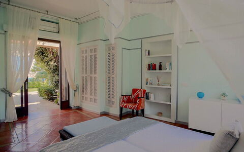 West Coast: Meubilair, Interieur Ontwerp, Verdieping, Flooring, Bed, Slaapkamer, Hout, Plafond, Kamer, Textiel